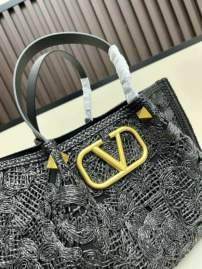 Picture of Valentino Handbags _SKUfw196402797fw